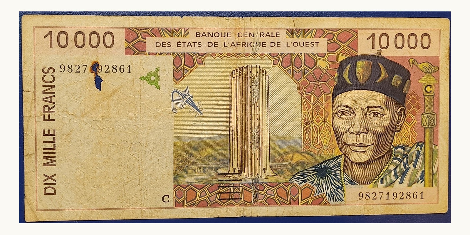 10000 FRANCS Burkina Faso 2001 — Front side