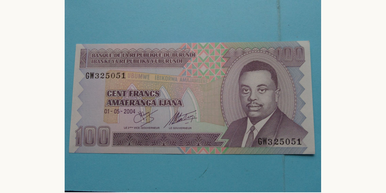 100 francs Бурунди 2004 — Лицевая сторона