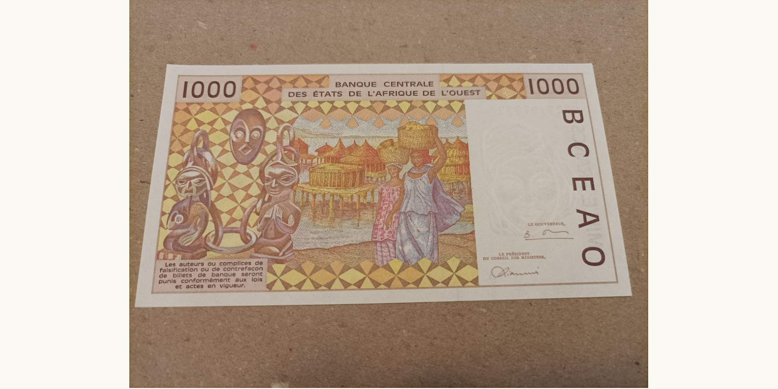 1000 franc Кот-д’Ивуар 1981 — Оборотная сторона