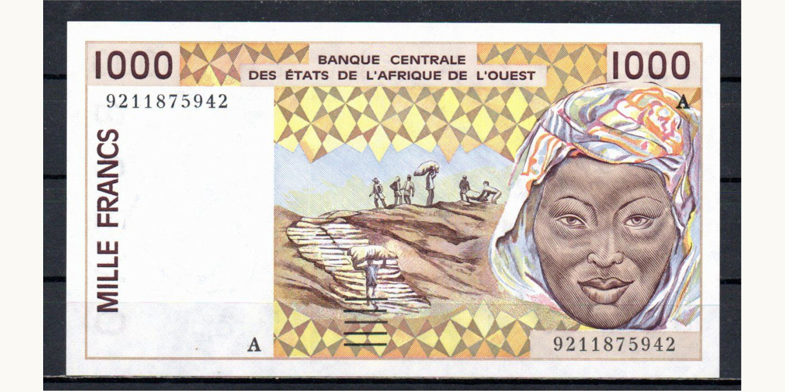 1000 francs Кот-д’Ивуар 1992 — Лицевая сторона