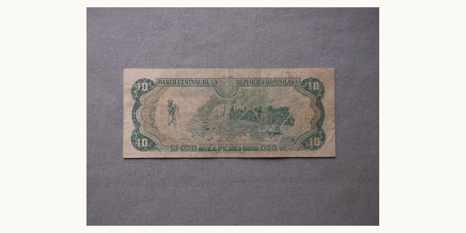 10 pesos Доминика 1988 — Оборотная сторона