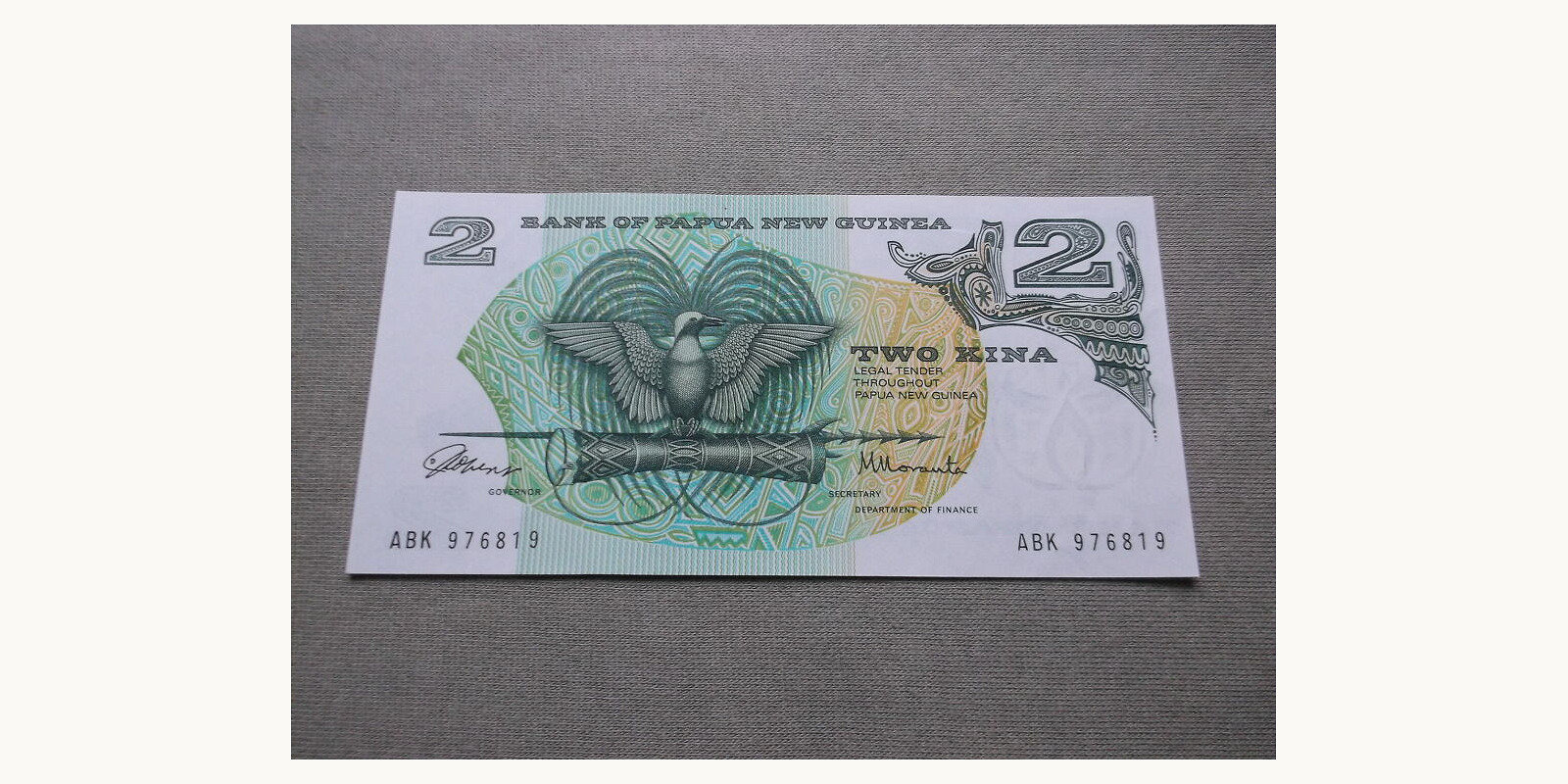 2 kina Guinea 1975 — Front side