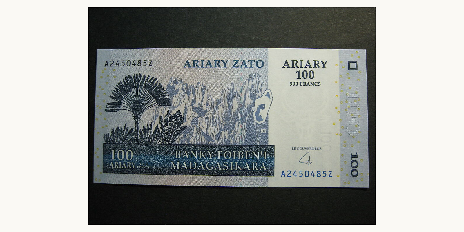 100 ariary Madagascar 2004 — Back side