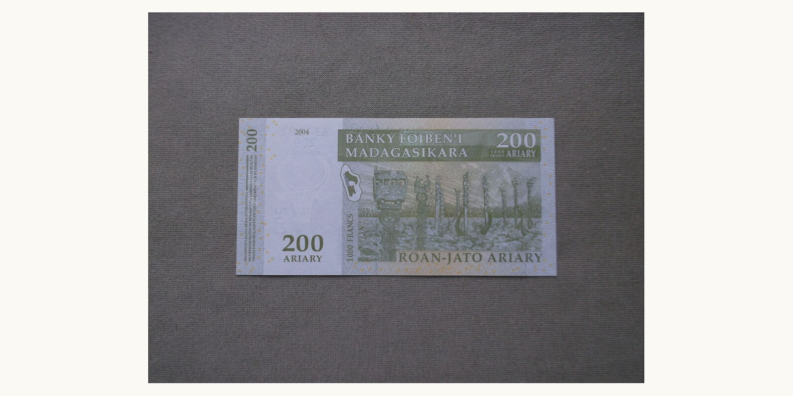 200 ariary Мадагаскар 2004 — Оборотная сторона