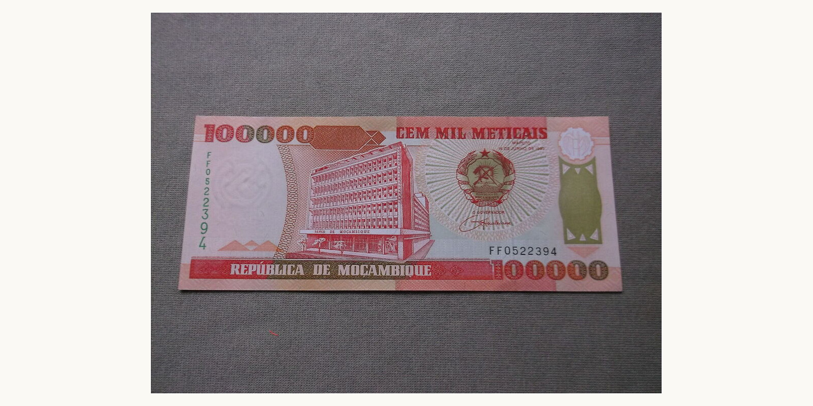 100000 meticais Mozambique 1993 — Front side