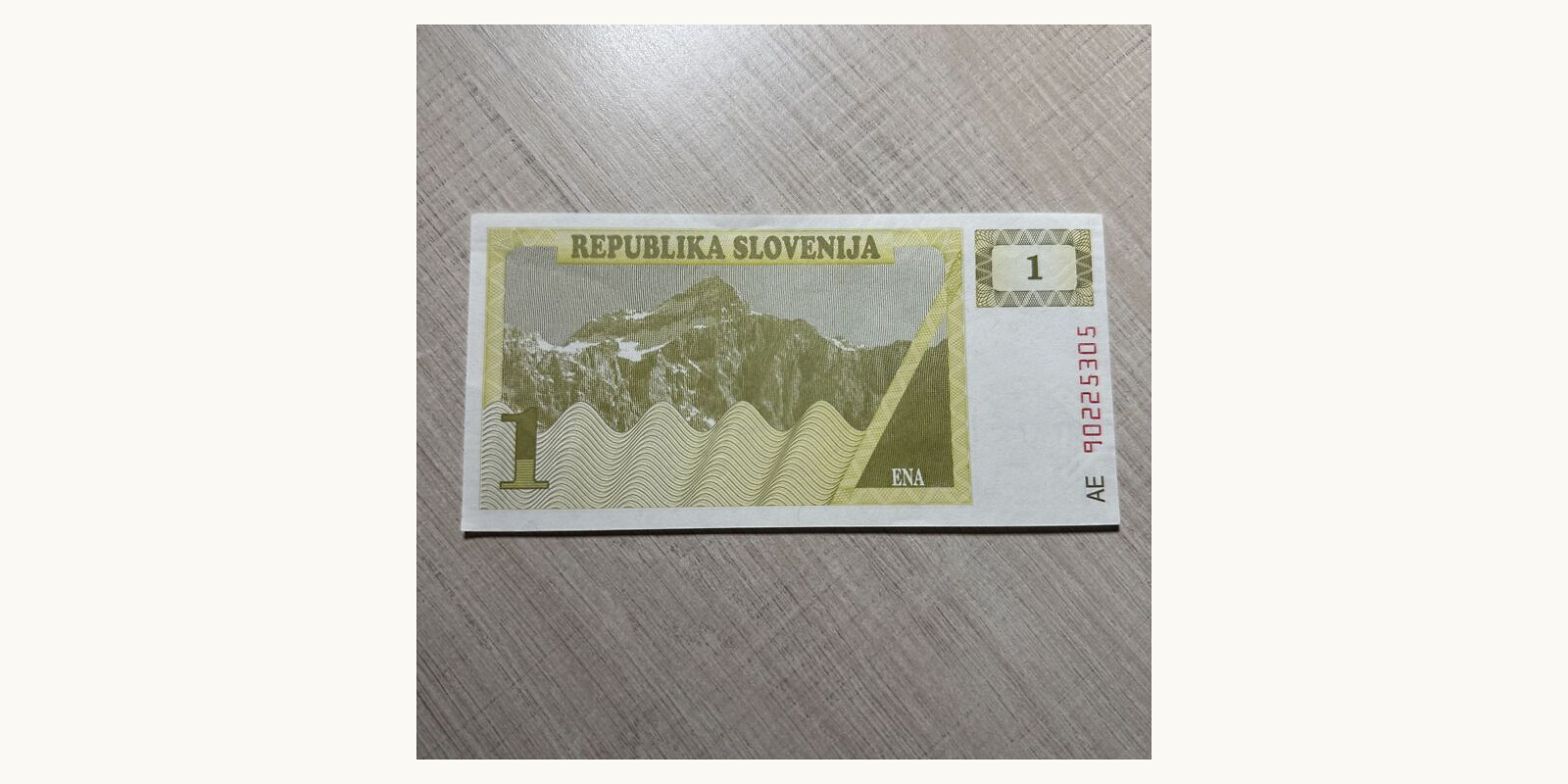 1 tolar Словения 1990 — Лицевая сторона