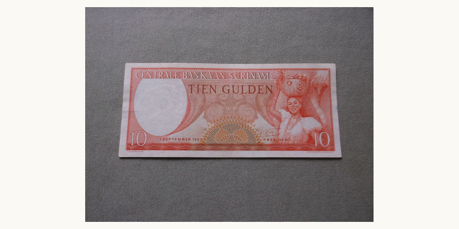10 gulden Suriname 1963 — Front side